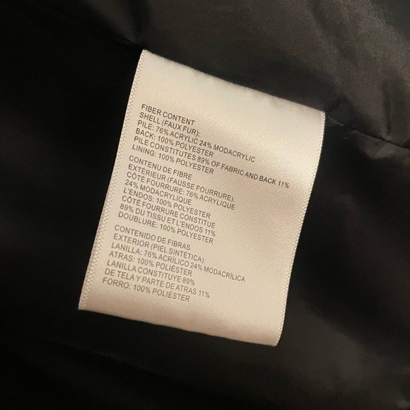 BETSY JOHNSON FUR COAT 🎈 HOST PICK - Picture 4 of 4